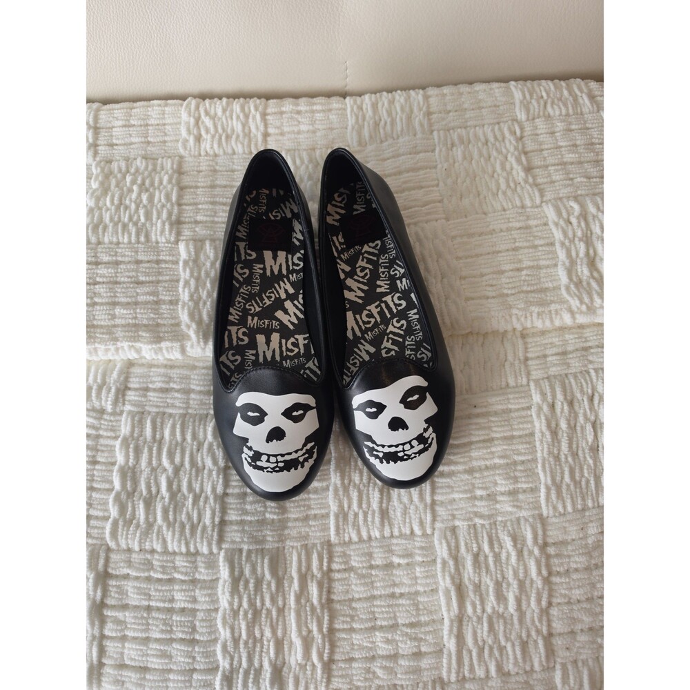 Misfits Skull Flats Women's Slip-On Shoes Sz 7